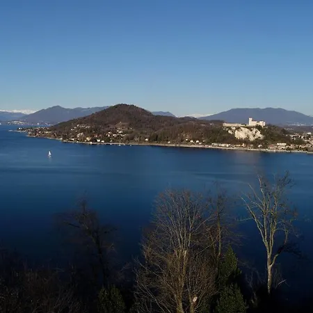La Casa Nel Parco Vakantiehuis Arona